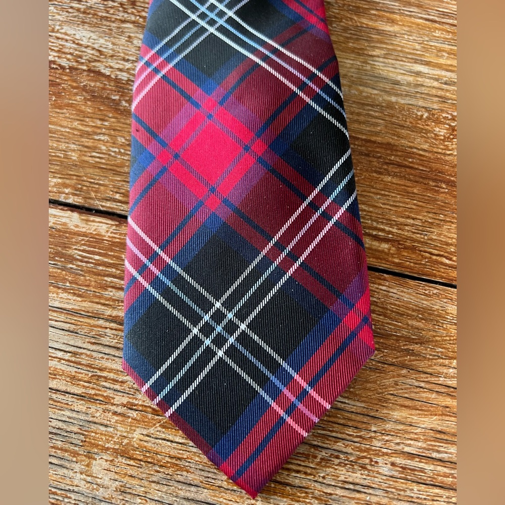 NWT Nautica 100% Silk Red, Black and Navy Tartan Tie Classic